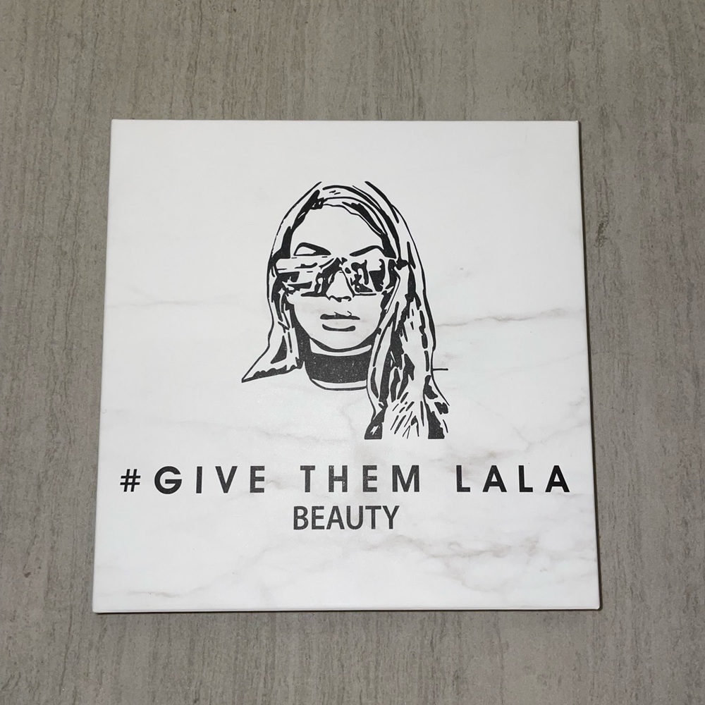 Give them lala beauty eyeshadow palette